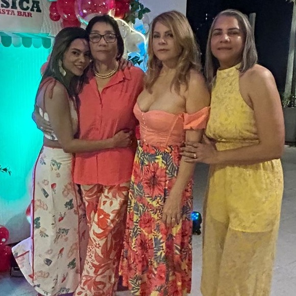 Meet your Posher, Laura - Picture 1 of 1